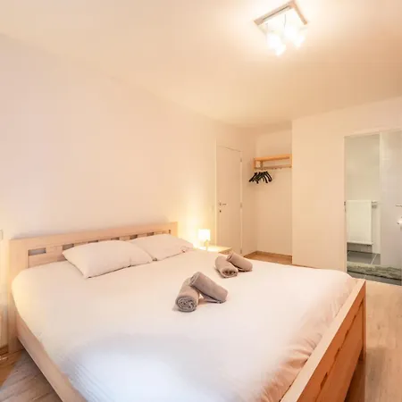 Daire Spacious Seaside With Terrace