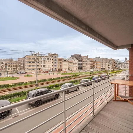 Spacious Seaside With Terrace 아파트 블랑켄베르크