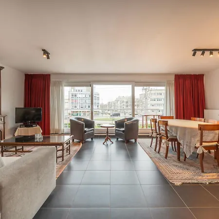 Spacious Seaside With Terrace 아파트 *