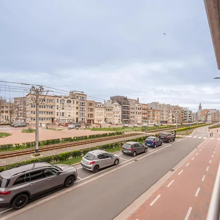 Spacious Seaside With Terrace 아파트 *